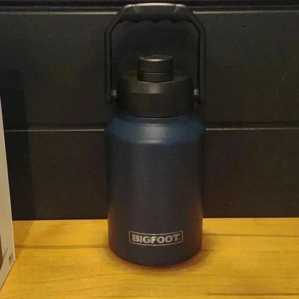 Bigfoot NEW IN BOX stainless‎ steel navy blue half gallon drink tank